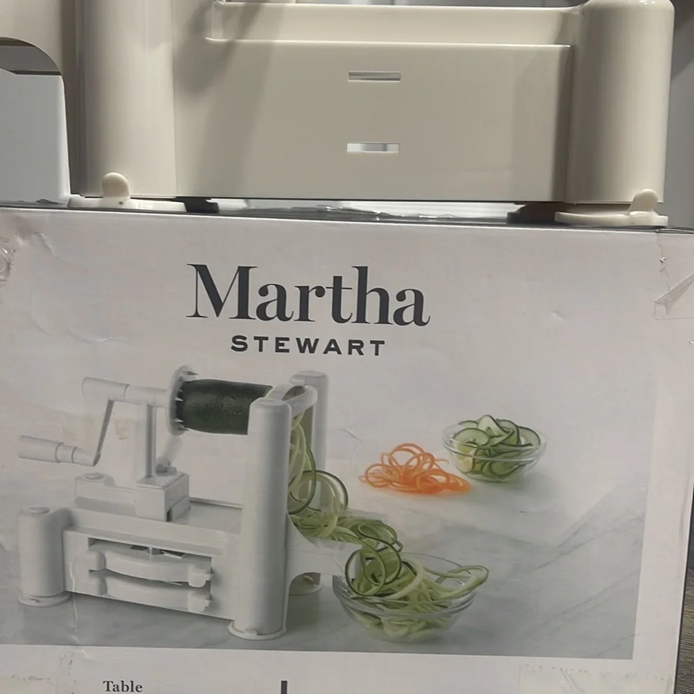 Marta Steward table spiralizer